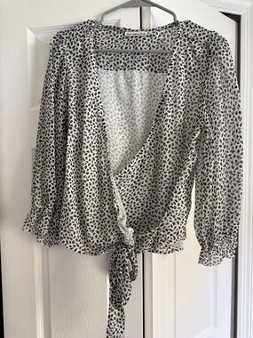 Abercrombie & Fitch White and Black Printed Tie-Waist Wrap Top